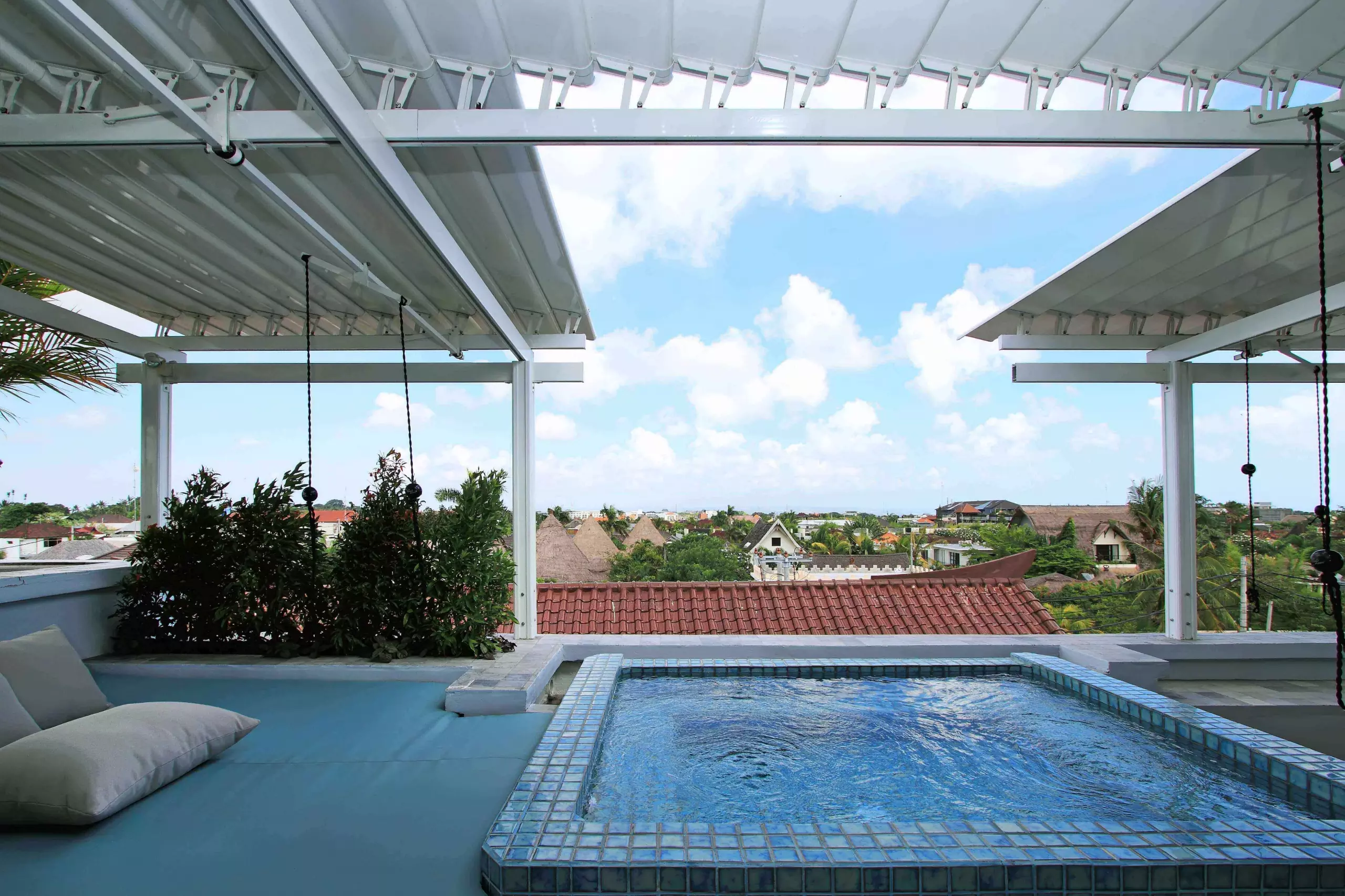 LUXURY 1 BEDROOM PENTHOUSE IN OBEROI WITH ROOFTOP POOL FOR SALE LEASEHOLD BE-483 